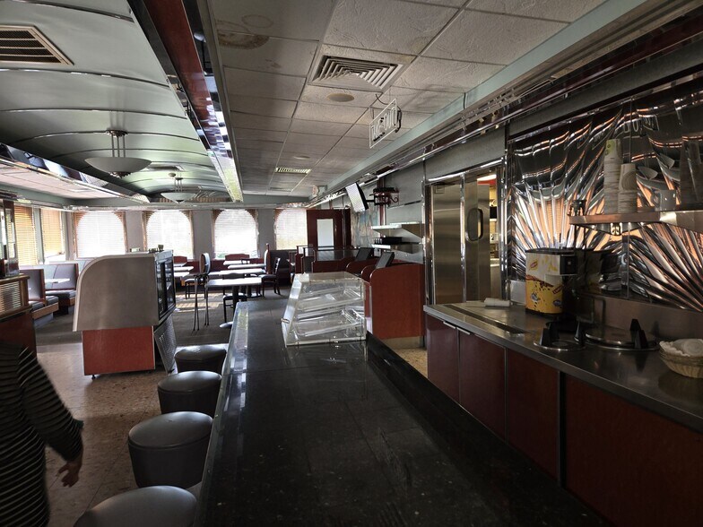 More Photos Of 5500 US Hwy 9w, Newburgh Restaurant For Sale