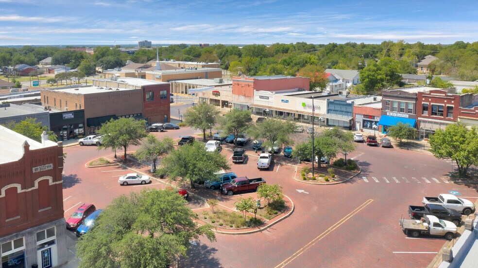 More Photos Of 1136 Main St, Commerce Light Distribution For Sale