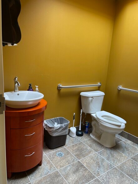 More Photos Of 1585 Beverly Ct, Aurora Warehouse For Sale
