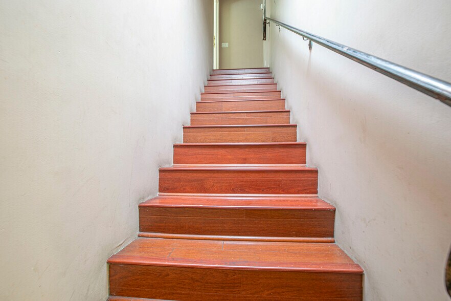 More Photos Of 6340 Yucca St, Los Angeles Restaurant For Sale