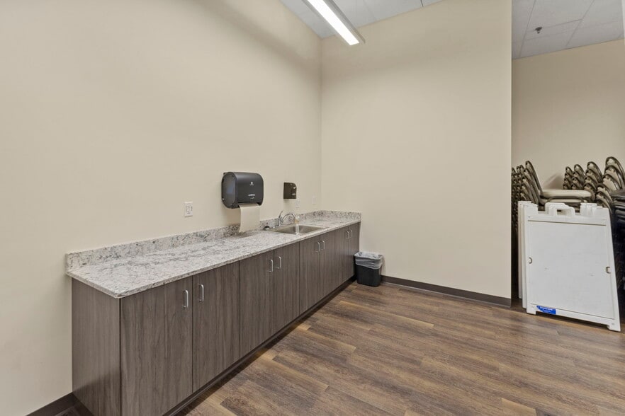 More Photos Of 6436 S Hwy 85-87, Colorado Springs General Retail For Sale