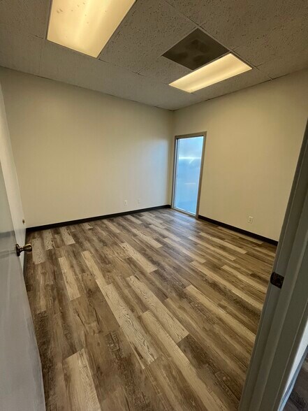 More Photos Of 2456-2462 E 13th St, Loveland Manufacturing For Lease