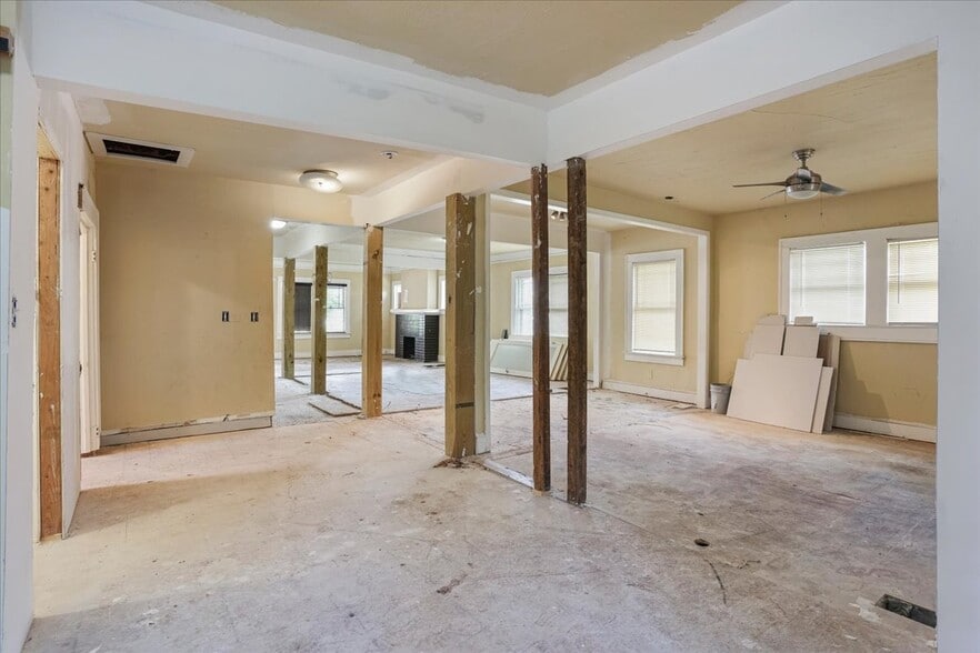 More Photos Of 2741 Church St, Atlanta Office Residential For Sale