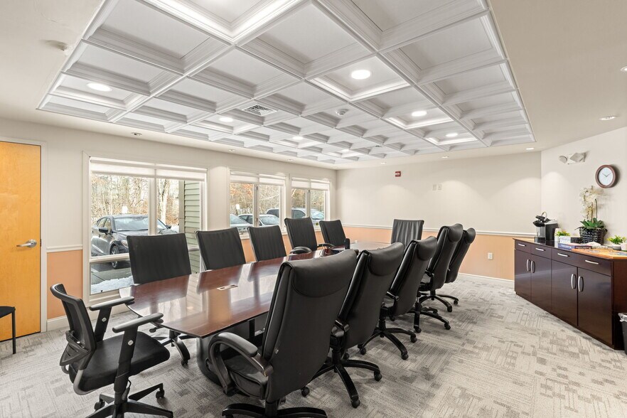 More Photos Of 103 Stiles Rd, Salem Office For Sale