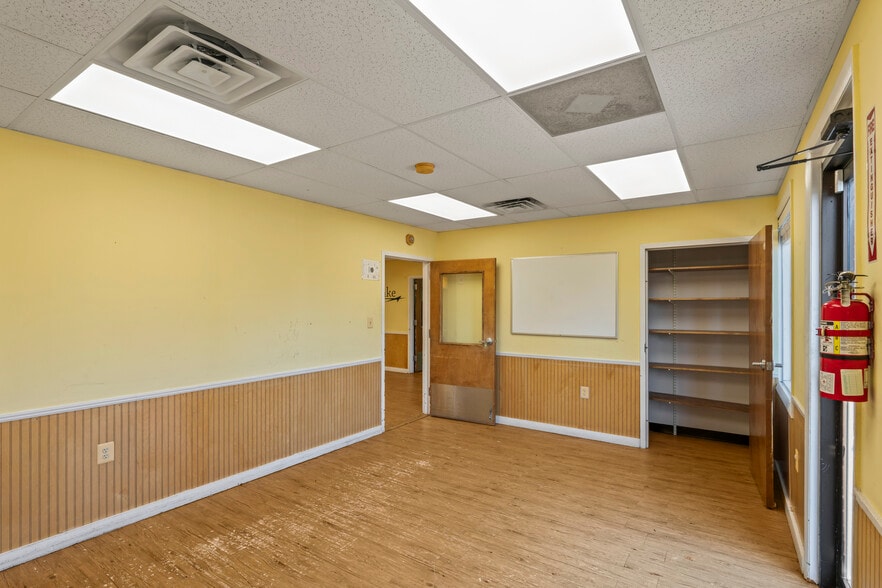 More Photos Of 9380 Forestwood Ln, Manassas Office For Lease
