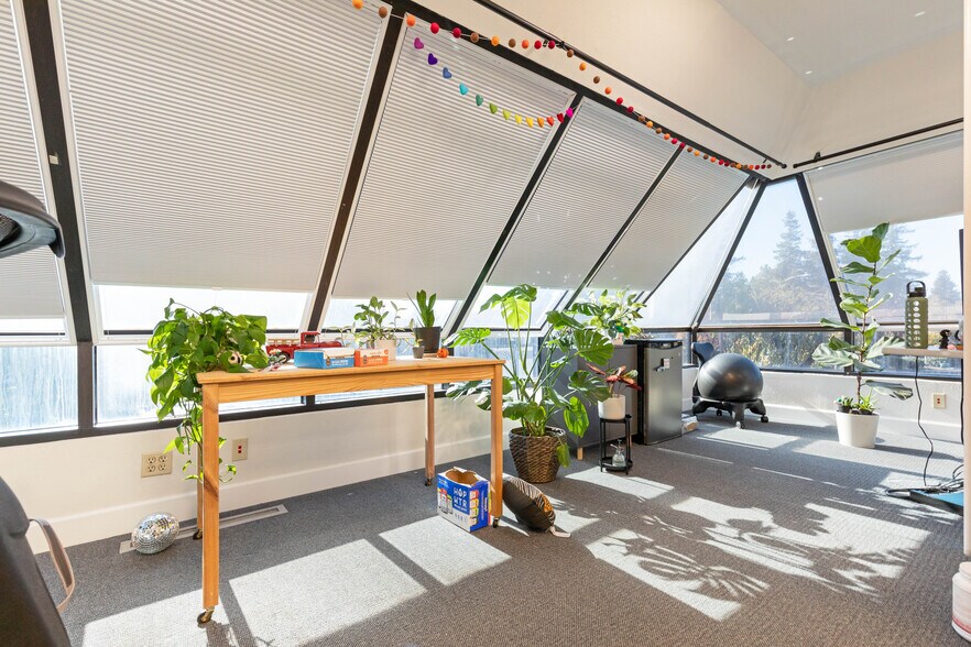 More Photos Of 3050 Beacon Blvd, West Sacramento Office For Sale