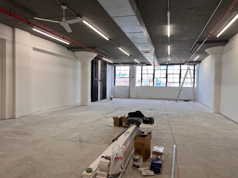 More Photos Of 218 Newell St, Brooklyn Manufacturing For Lease