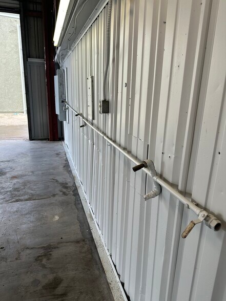 More Photos Of 11440 N Woodside Ave, Santee Service For Lease