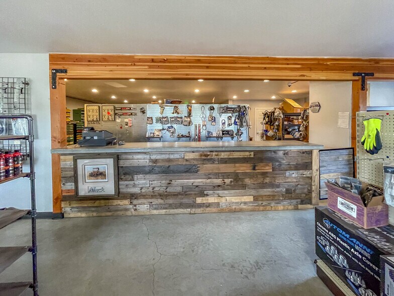 More Photos Of 1625 W Duke Rd, Sutherlin Warehouse For Sale