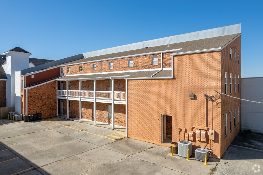 Primary Photo Of 3120 20th St, Metairie Office For Sale