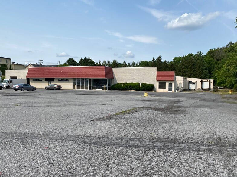 More Photos Of 1947 Bernville Rd, Reading Flex For Sale