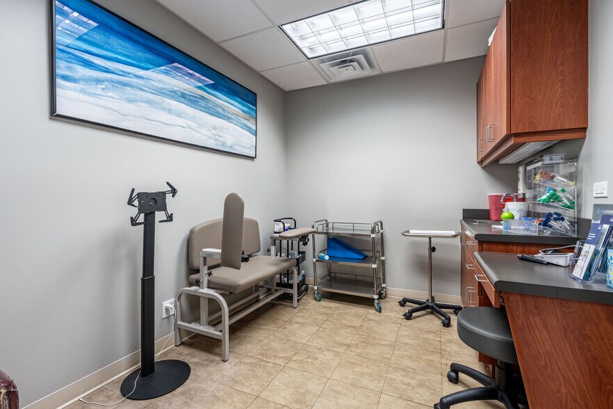 More Photos Of 2400 N Ashland Ave, Chicago Medical For Lease