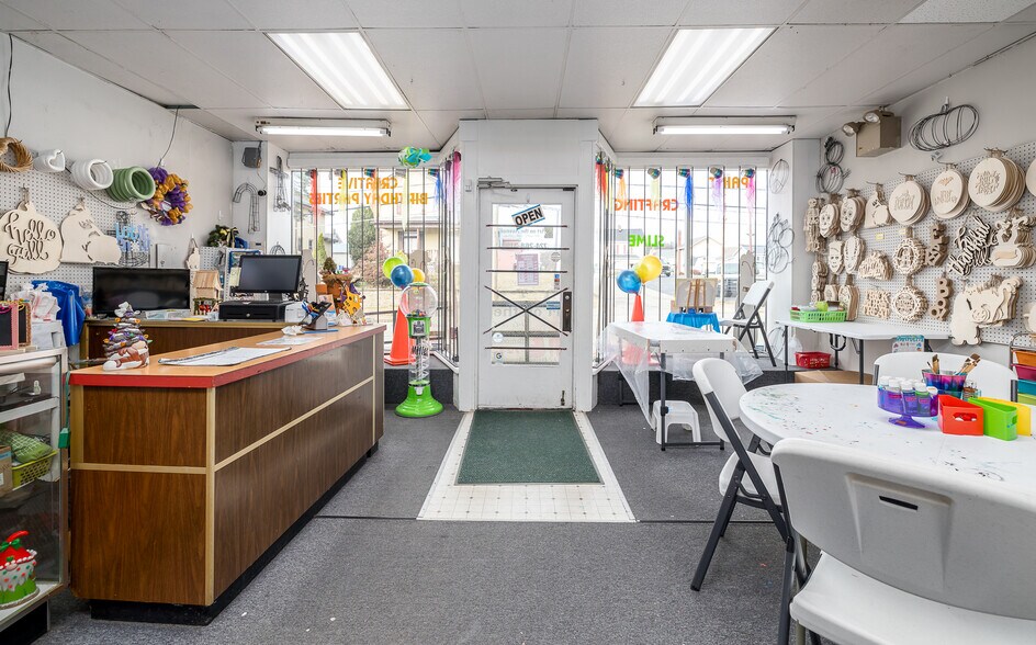 More Photos Of 410-412 Broad Ave, Belle Vernon Storefront Retail Residential For Sale