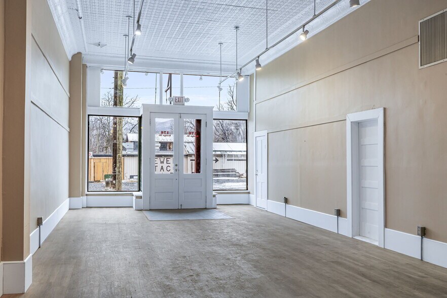 More Photos Of 24 #3 South Andrews Ave, Hot Springs Office For Sale