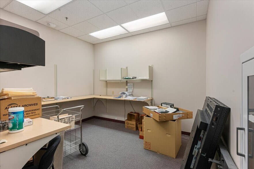 More Photos Of 7001 Jewel Lake Rd, Anchorage Office For Sale