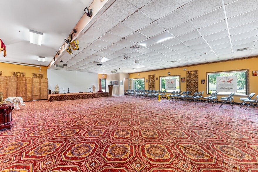 More Photos Of 605 Silver St, Agawam Storefront Retail Office For Sale