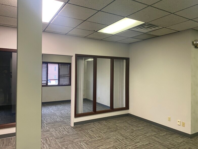 More Photos Of 509-511 W Capitol Ave, Springfield Office For Sale