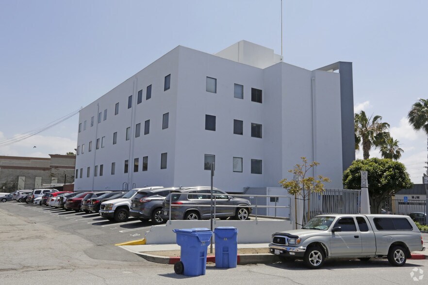 More Photos Of 10811 Washington Blvd, Culver City Office For Lease