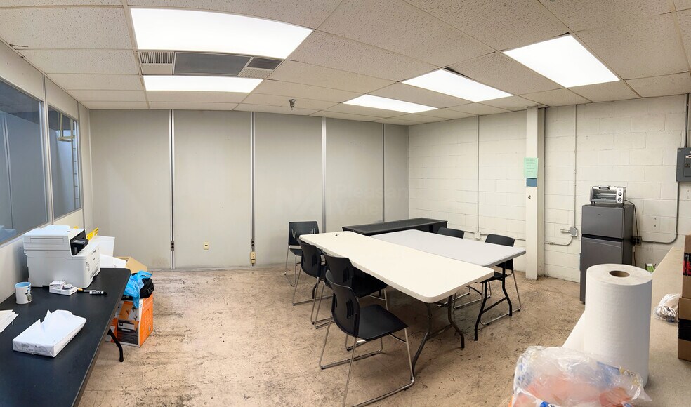 More Photos Of 4550 Darrow Rd, Stow Industrial For Lease