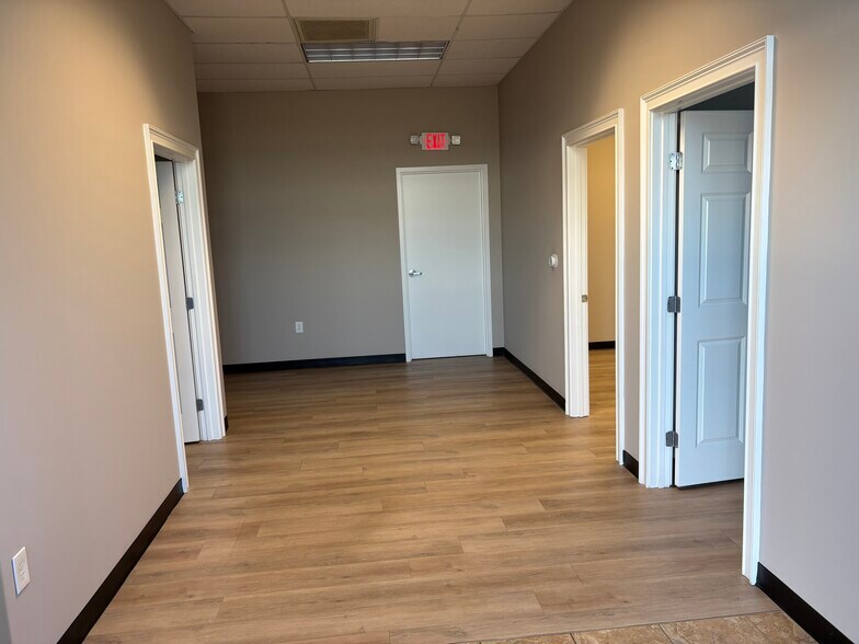 More Photos Of 131 Overhill Dr, Mooresville Warehouse For Lease
