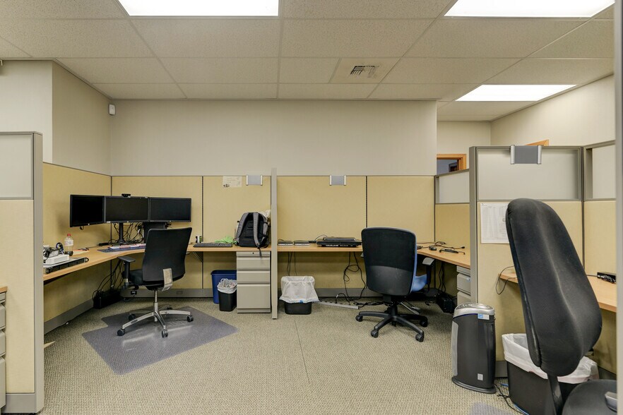 More Photos Of 2102 Carriage St SW, Olympia Office For Lease