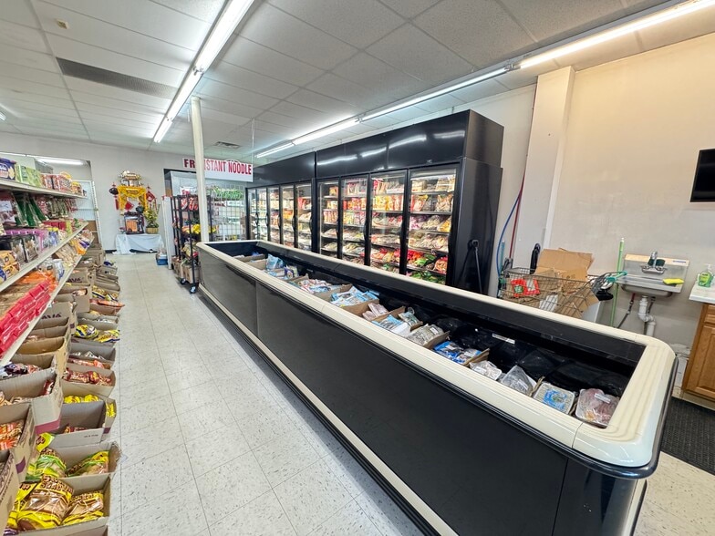 More Photos Of 1101 N McCord Rd, Toledo Storefront For Lease