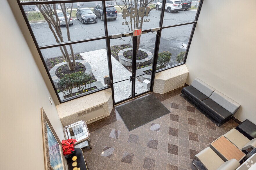 More Photos Of 1964 Gallows Rd, Vienna Office For Sale