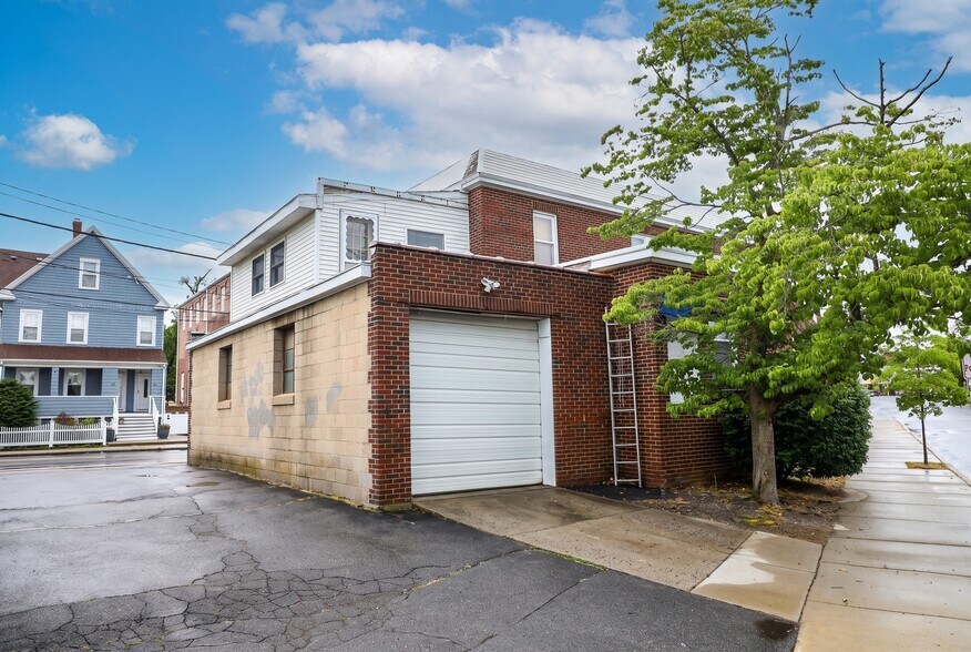 Primary Photo Of 1 Sprague St, Revere Loft Creative Space For Sale
