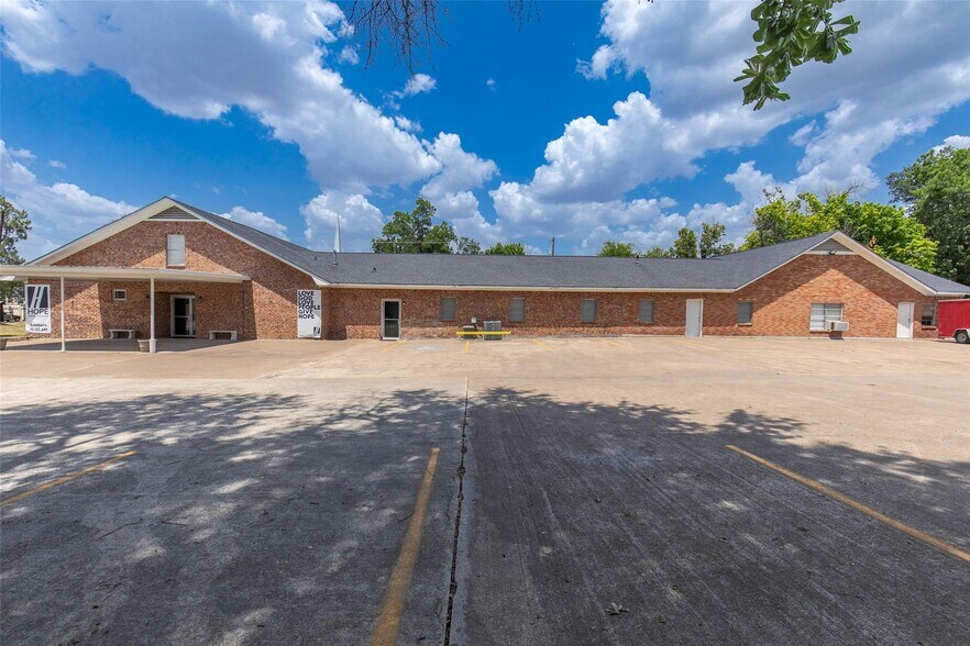 More Photos Of 434 Jefferson St E, Sulphur Springs Religious Facility For Sale