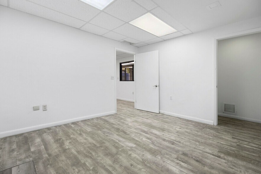 More Photos Of 1740-1742 NW 93rd Ave, Miami Warehouse For Lease