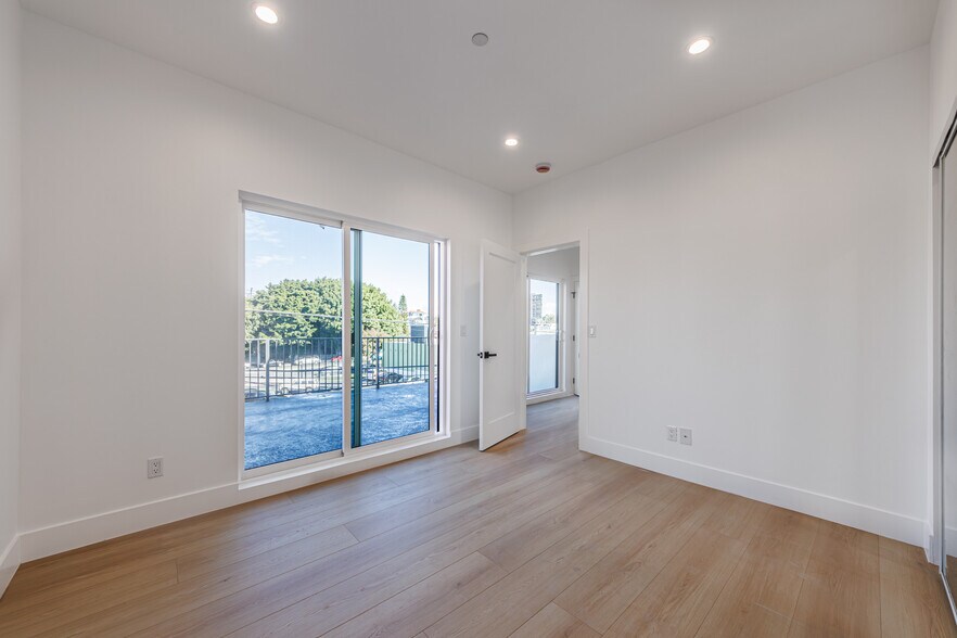 More Photos Of 5209 W 20th St, Los Angeles Multifamily For Sale