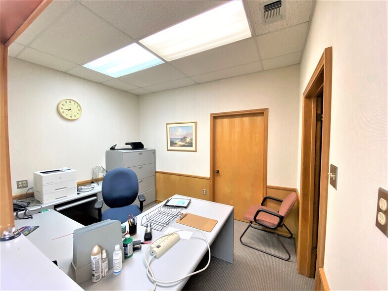 More Photos Of 119 S Main St, Lockhart Office For Lease