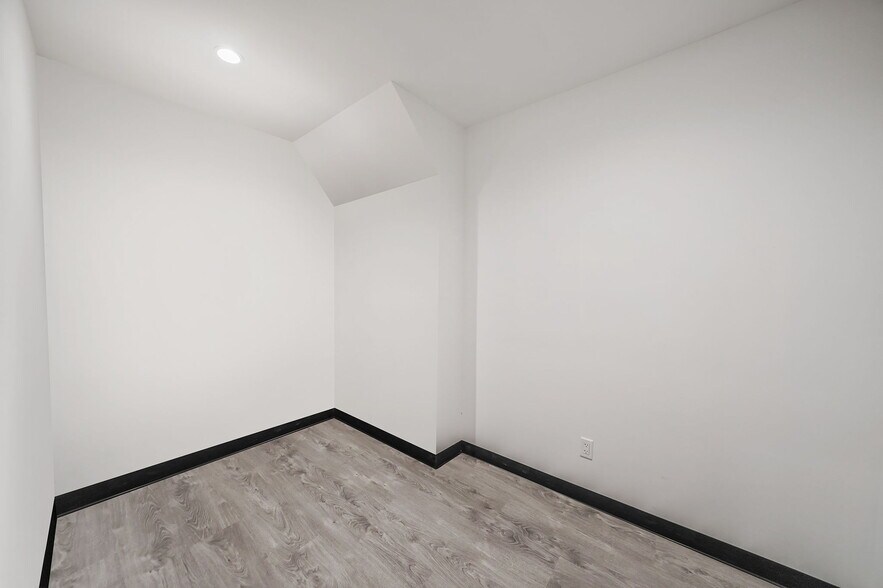 More Photos Of 533 Montauk Hwy, East Moriches Medical For Lease