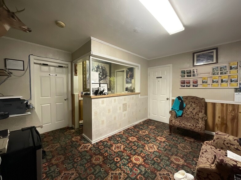 More Photos Of 42 Stockbridge Rd, West Stockbridge Hotel For Sale