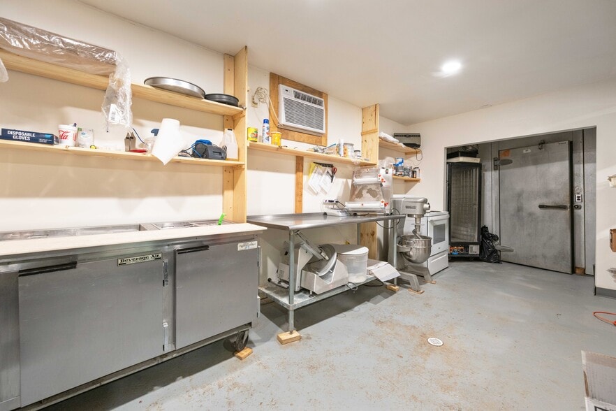 More Photos Of 7386 Mt Carmel Rd, Decaturville Convenience Store For Sale