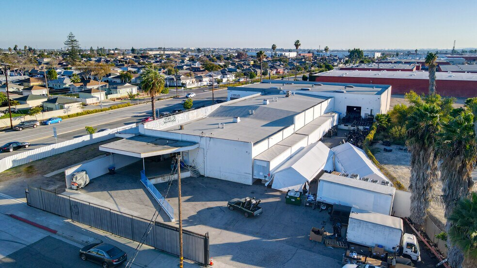 More Photos Of 13501 S Main St, Los Angeles Warehouse For Lease
