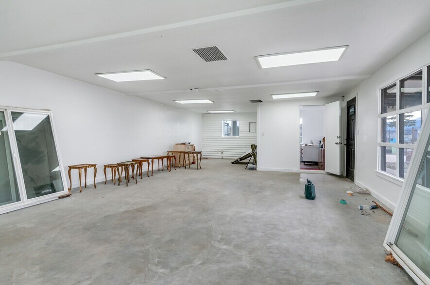 More Photos Of 1450-1454 E 6th St, Beaumont General Retail For Sale