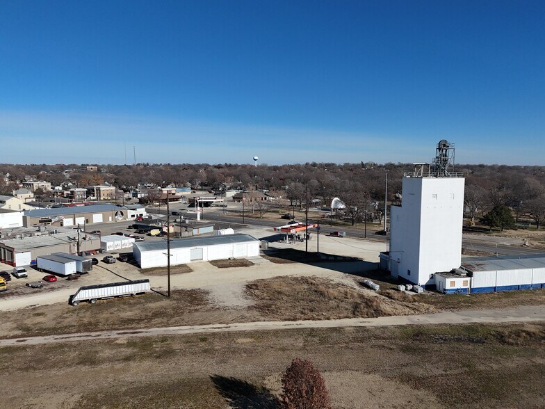 More Photos Of 515 6th St, Clay Center Warehouse For Sale