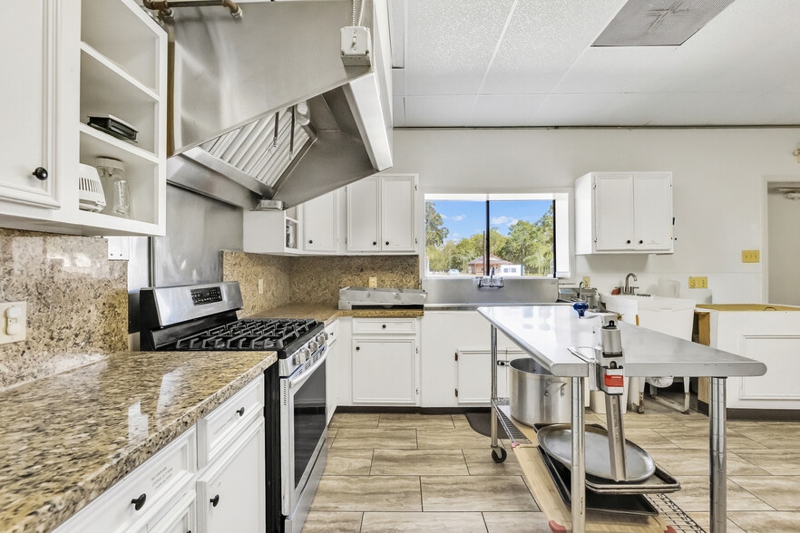 More Photos Of 306 W 24th St, Bryan Daycare Center For Sale