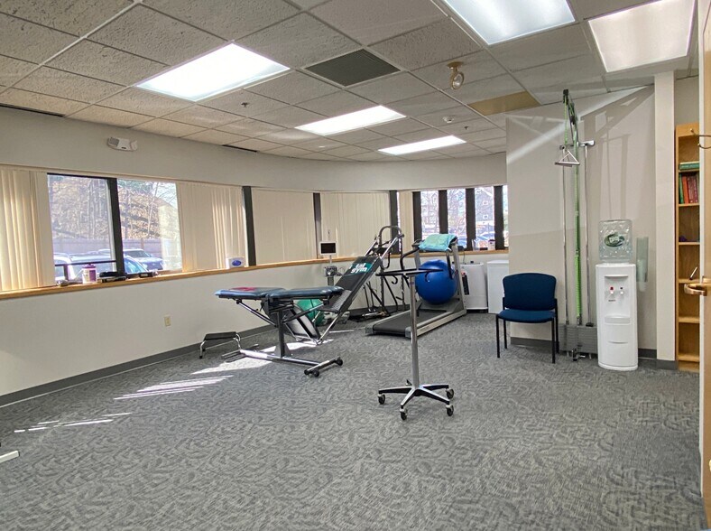 More Photos Of 20 Pondmeadow Dr, Reading Medical For Sale