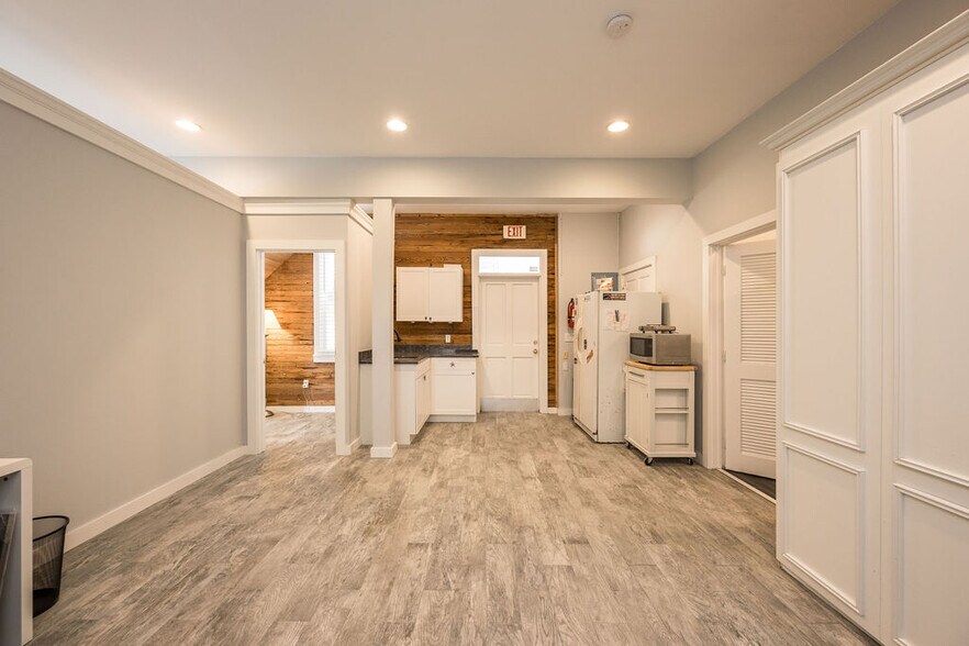 More Photos Of 405 Petronia St, Key West General Retail For Sale