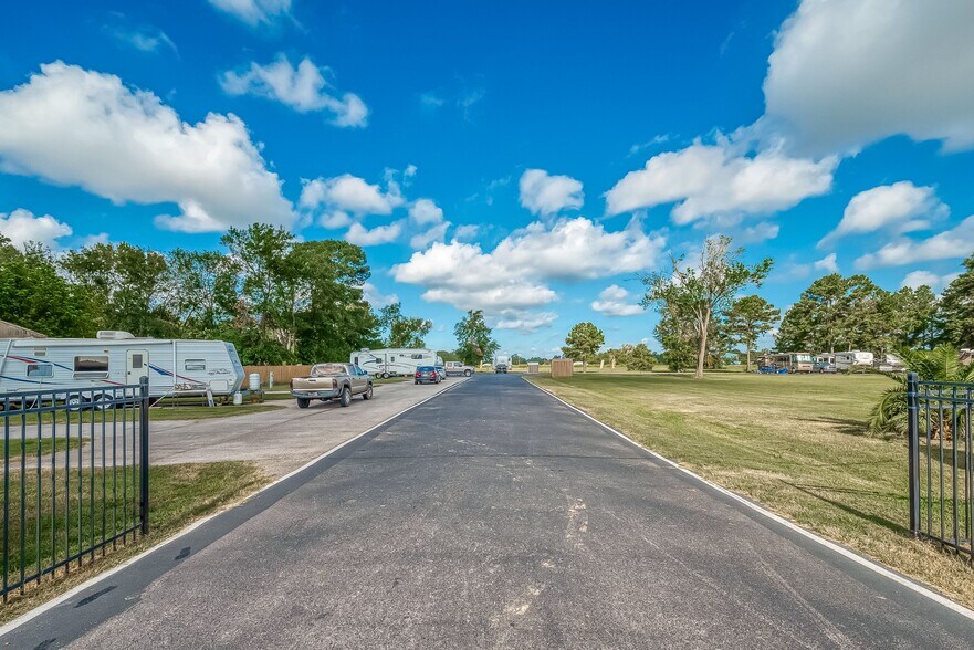 More Photos Of 16181 Lindstrom Rd, Crosby Trailer Camper Park For Sale