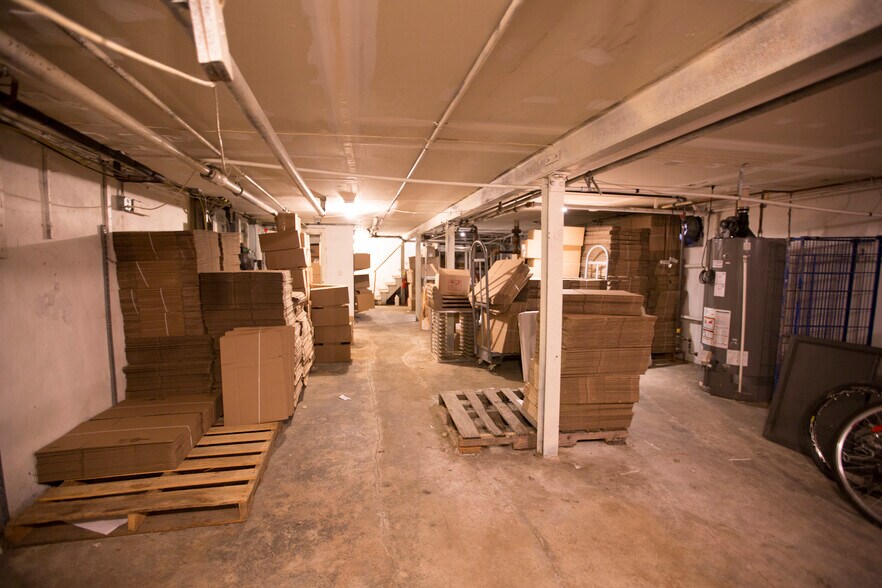 More Photos Of 49 Franklin St, Belleville General Retail For Sale