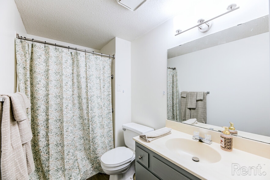 More Photos Of 985 Ivy Ave E, Saint Paul Apartments For Sale