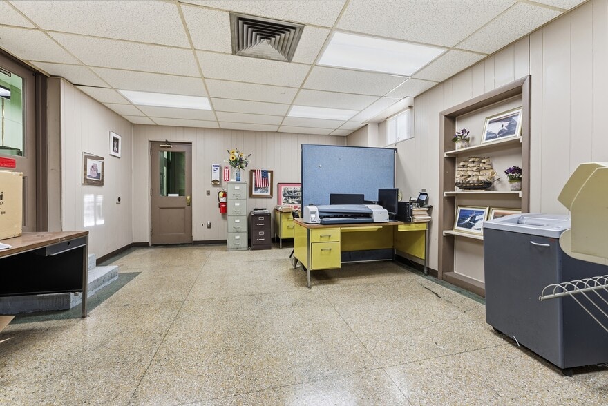 More Photos Of 330 Fuller Rd, Chicopee Distribution For Sale