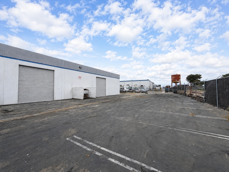 More Photos Of 1000-1020 Commercial Ave, Oxnard Warehouse For Lease