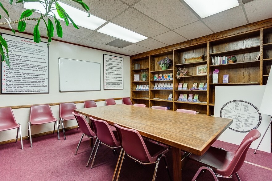 More Photos Of 8512 Whitworth Dr, Los Angeles Loft Creative Space For Sale