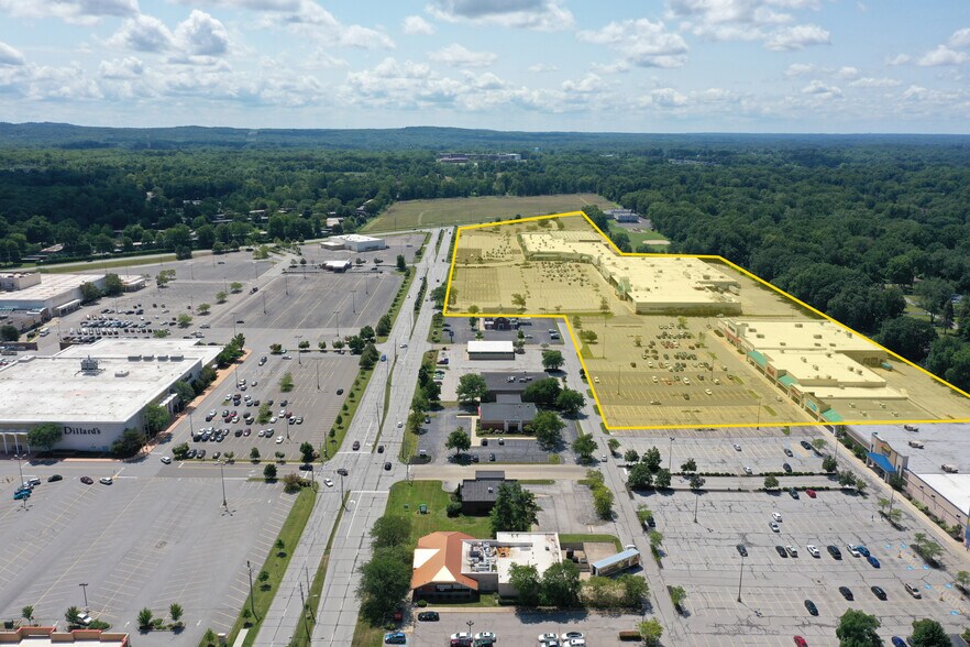 More Photos Of 7960-8000 Plaza Blvd, Mentor Storefront For Lease