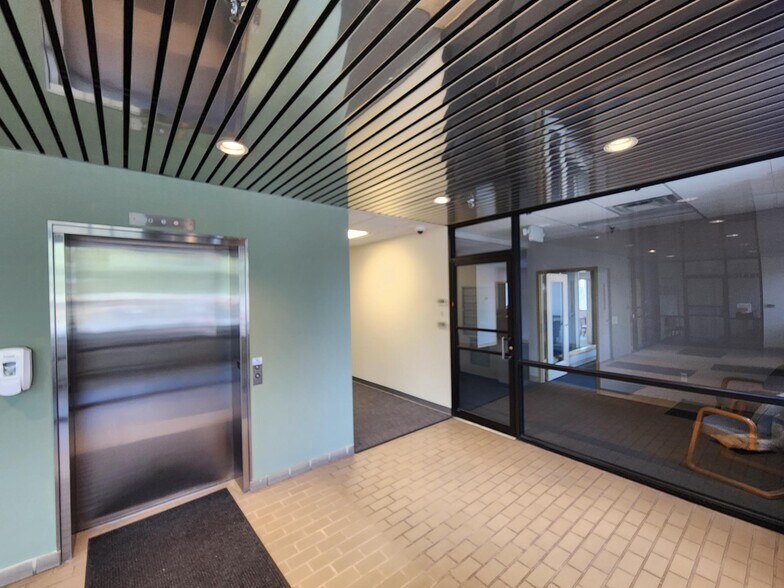 More Photos Of 11 Vanderbilt Ave, Norwood Office For Lease