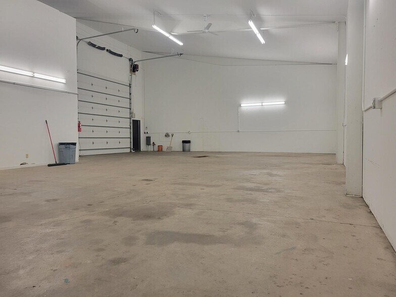 More Photos Of 503 Cleveland Ave N, Saint Paul Light Manufacturing For Lease